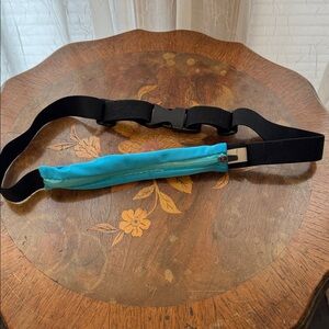 Rev Jams One Pocket Running Belt, Black & Blue